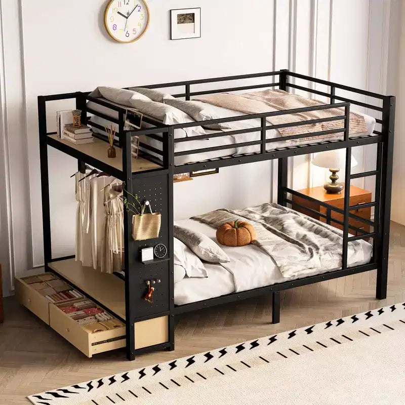 Letto a castello in metallo Queen over Queen size per ragazzi con ripiani portaoggetti, cassetti e pannello forato, nero