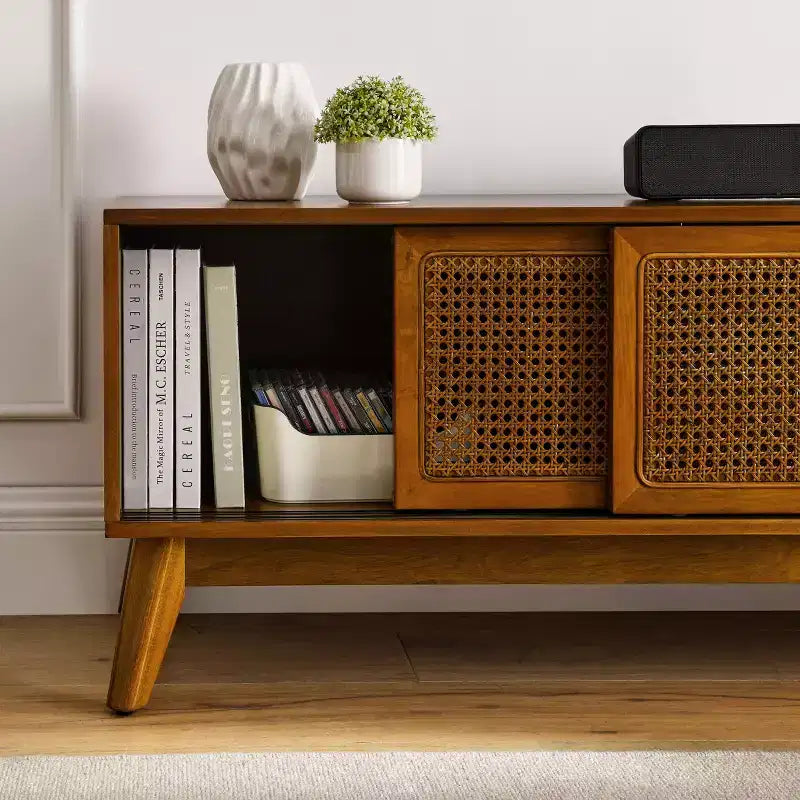 Mobile TV in rattan stile Mid-Century Modern da 59 pollici per televisori da 65 pollici, base in legno massello con ante in rattan - Legno chiaro